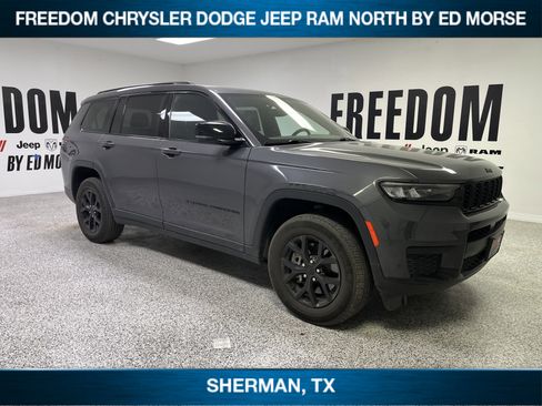 Used 2024 Jeep Grand Cherokee L Laredo image 3