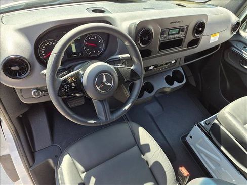 Used 2025 Mercedes-Benz Sprinter 2500 image 10