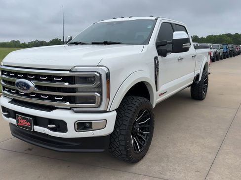 Used 2024 Ford F250 Platinum AWD/4WD image 4
