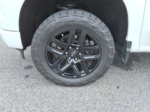 Certified 2024 Chevrolet Silverado 1500 Custom AWD/4WD image 10