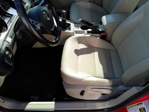 Used 2015 Volkswagen Golf TDI S FWD image 11