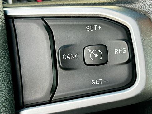 Used 2022 RAM 1500 Big Horn AWD/4WD image 36