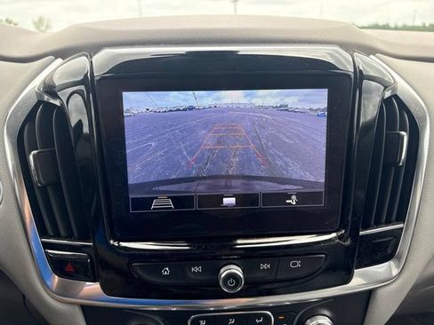 Used 2021 Chevrolet Traverse LT FWD image 11