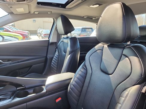 Certified 2024 Hyundai Elantra Limited image 23