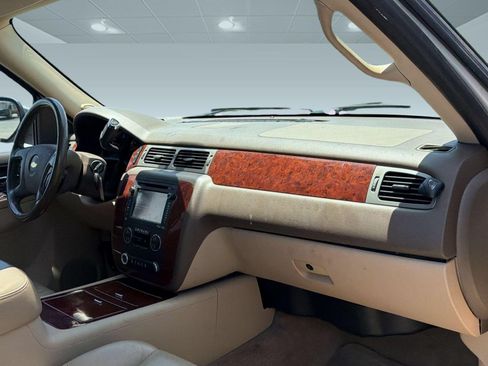 Used 2012 Chevrolet Avalanche LTZ RWD image 30