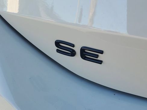 New 2026 Volkswagen Tiguan SE R-Line FWD image 6
