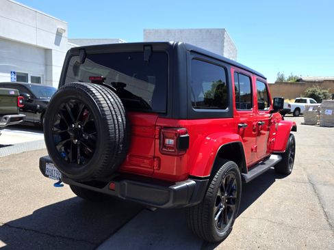 Used 2023 Jeep Wrangler Unlimited Sahara w/ Cold Weather Group AWD/4WD image 5