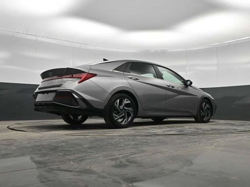 Used 2025 Hyundai Elantra SEL image 37