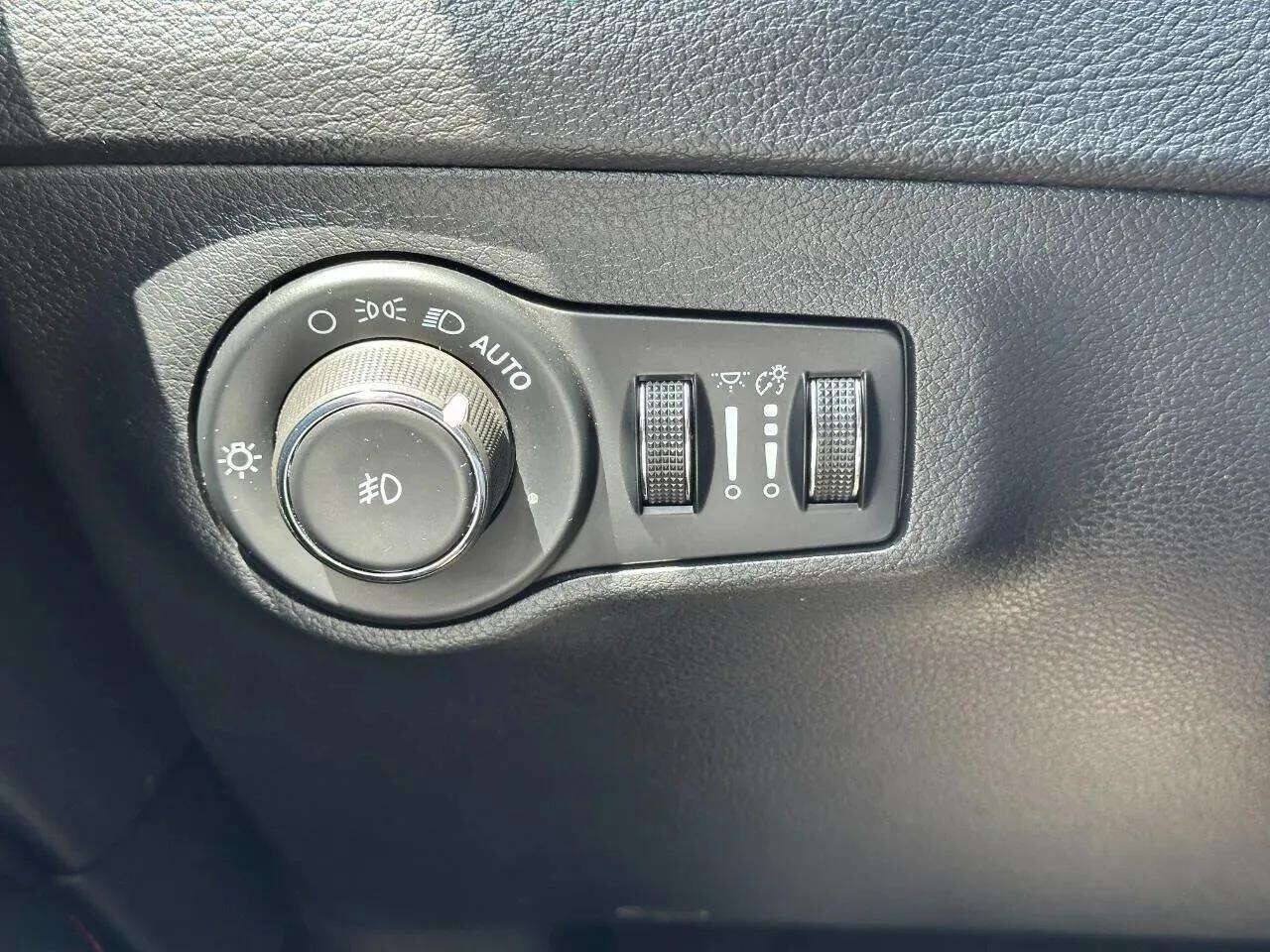 Used 2021 Jeep Compass Trailhawk AWD/4WD image 30
