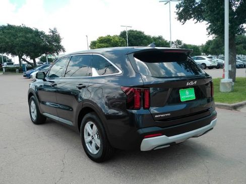 Used 2025 Kia Sorento LX FWD image 11