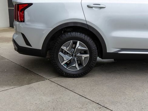Used 2021 Kia Sorento S FWD image 32