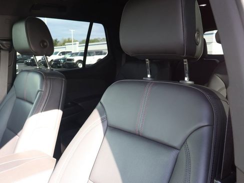 Used 2023 Chevrolet Traverse RS w/ LPO, Cargo Package image 10