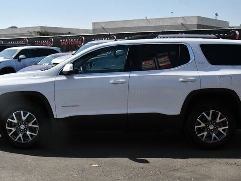 Used 2023 GMC Acadia SLT FWD image 4