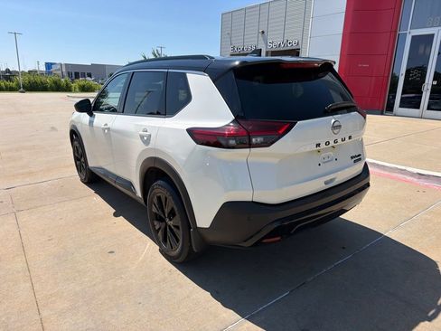Used 2023 Nissan Rogue SV w/ SV Premium B Package AWD/4WD image 3