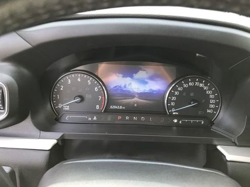 Used 2023 Ford Explorer XLT image 8