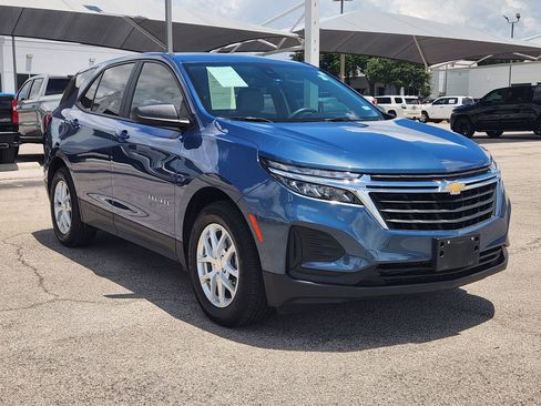 Certified 2024 Chevrolet Equinox LS w/ LS Convenience Package FWD image 3