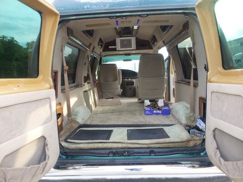 Used 2000 Ford E-150 and Econoline 150 RWD image 27