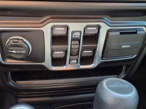 Used 2021 Jeep Gladiator Sport AWD/4WD image 13