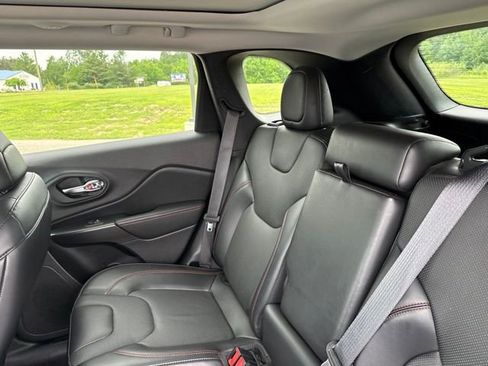 Used 2020 Jeep Cherokee Trailhawk AWD/4WD image 28