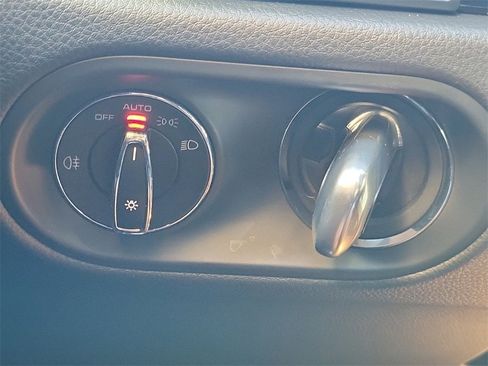 Used 2025 Porsche Macan image 33