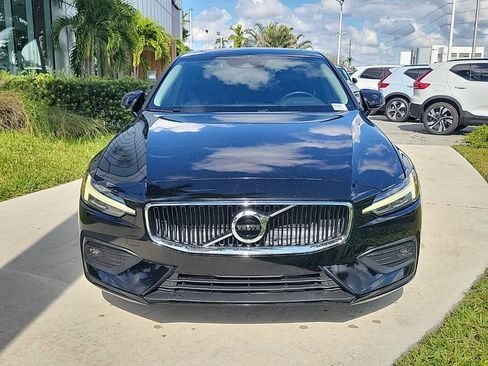 Used 2021 Volvo S60 T5 Momentum image 2