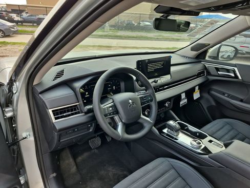 New 2026 Mitsubishi Outlander SE image 47