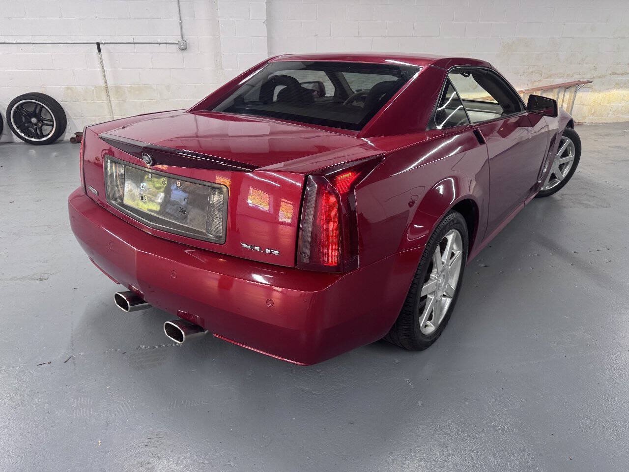 Used 2004 Cadillac XLR RWD image 5