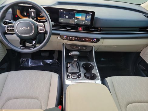 Used 2026 Kia Carnival EX FWD image 10