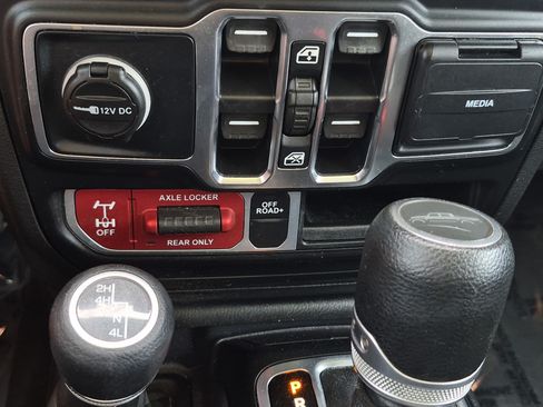 Used 2021 Jeep Gladiator Mojave AWD/4WD image 28