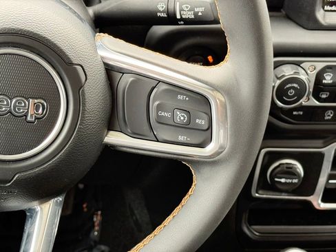Used 2023 Jeep Gladiator Overland AWD/4WD image 25