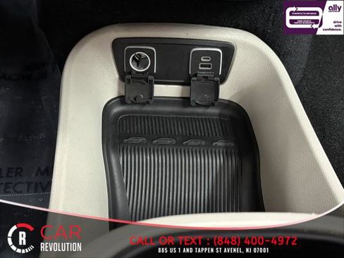 Used 2021 Chrysler Pacifica Touring-L image 45