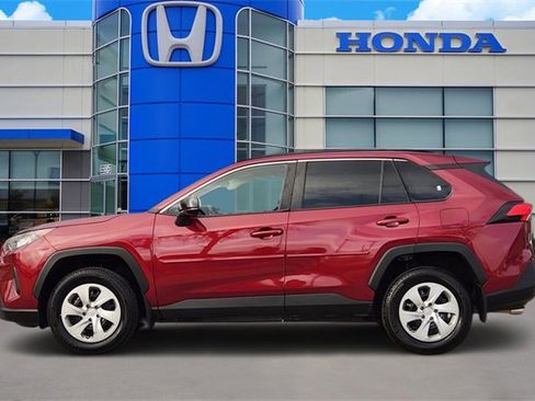 Used 2021 Toyota RAV4 LE image 3