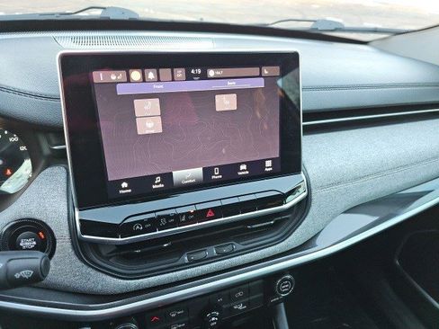 Used 2023 Jeep Compass Latitude image 24