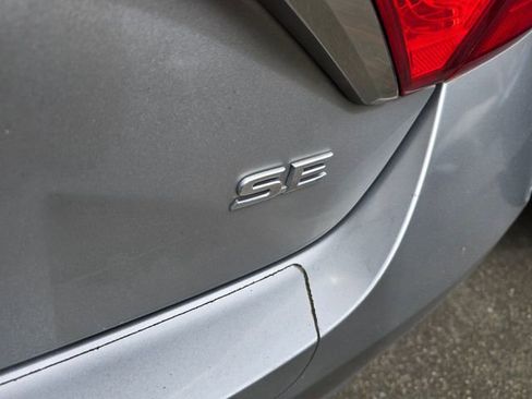 Used 2015 Toyota Camry SE image 4