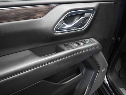 Used 2022 Chevrolet Suburban LT RWD image 11