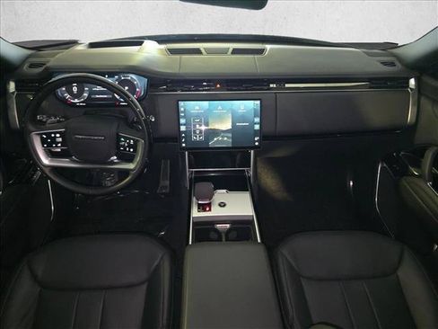 Used 2025 Land Rover Range Rover SE AWD/4WD image 9