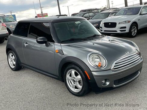 Used 2010 MINI Cooper Hardtop image 4