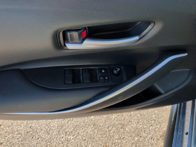 Used 2022 Toyota Corolla SE w/ SE Premium Package FWD image 11