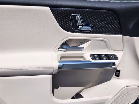 Certified 2025 Mercedes-Benz GLB 250 4MATIC image 10