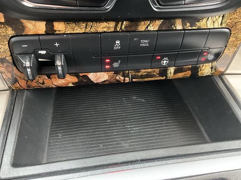 Used 2015 RAM 1500 Outdoorsman image 33