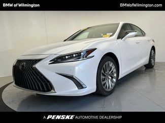 Used 2023 Lexus ES 300h Ultra Luxury w/ Accessory Package (Z2) video 1