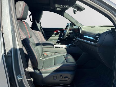 Certified 2025 Chevrolet Traverse RS image 29