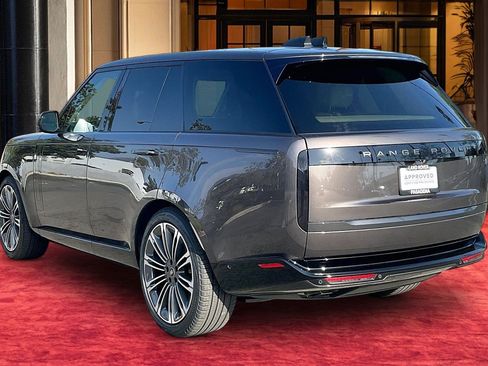 Used 2024 Land Rover Range Rover SE AWD/4WD image 11
