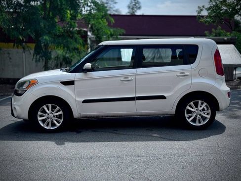 Used 2012 Kia Soul + w/ Audio Pkg FWD image 4