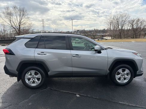 Used 2021 Toyota RAV4 XLE w/ Convenience Package image 6