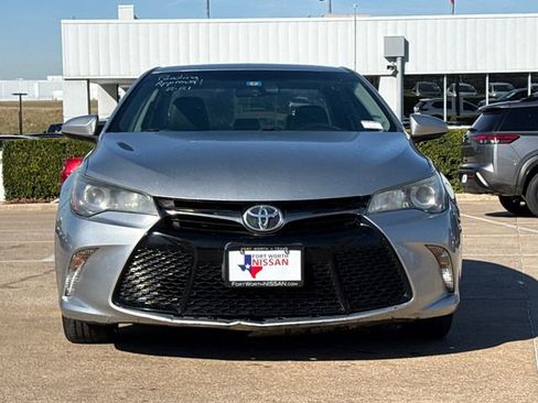 Used 2017 Toyota Camry SE image 3