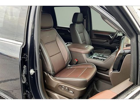 Used 2025 GMC Sierra 3500 Denali w/ Denali Reserve Package image 30