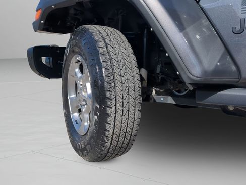 Used 2021 Jeep Gladiator Sport image 63