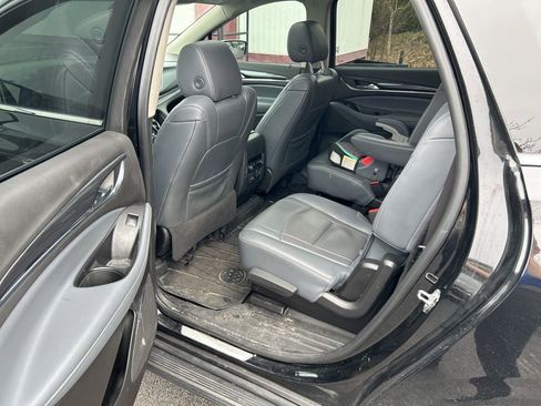 Used 2019 Buick Enclave Essence w/ LPO, Luxury Package image 9