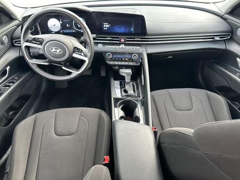 Used 2025 Hyundai Elantra SEL image 22